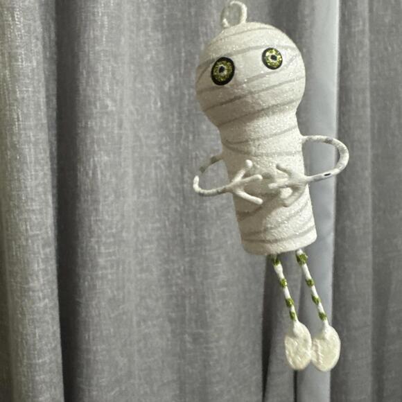 Pier 1 Glitter Metal Halloween Mummy Monster Sparkle Dangling Legs Ornament - Picture 3 of 6